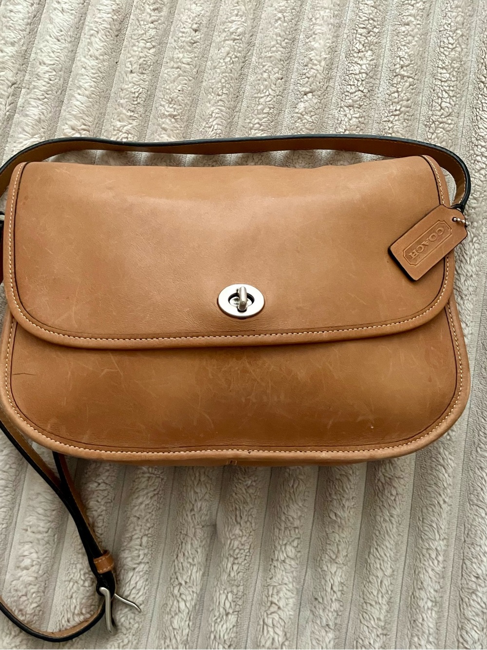 Vintage Coach City Bag 9790 British Tan Glove Tanned Leather Crossbody USA